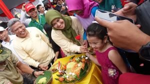 Di Hari Ibu, Rosalina Mendapatkan Kado dari Seorang Anak Kecil