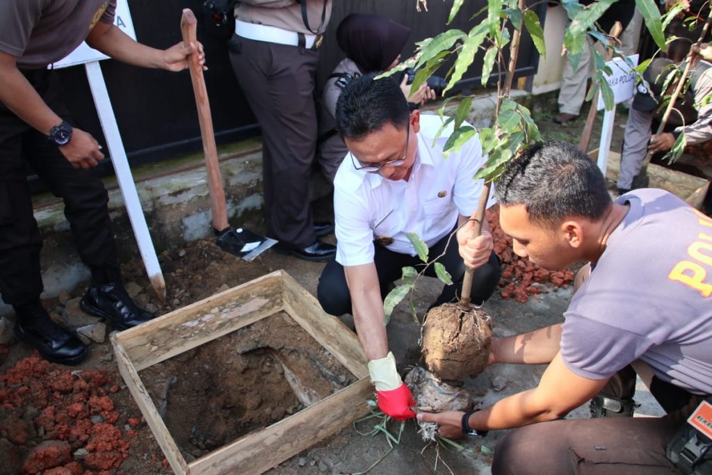 Edi Kamtono Apresiasi Polri Peduli Penghijauan Tanam Ribuan Pohon Produktif