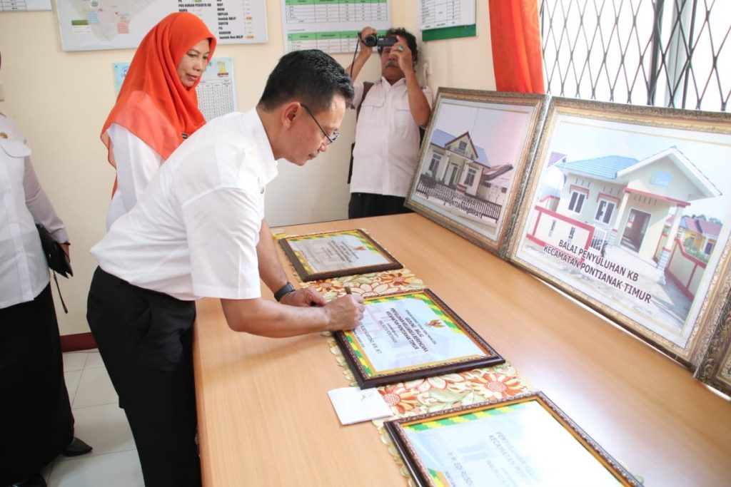 Tiga Balai Penyuluhan KB Diresmikan, Edi: Penyuluh Harus Terampil