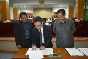 Lima Raperda di Pontianak Disahkan