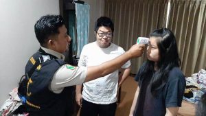 Turis Asing Jalani Pemeriksaan Corona di Hotel Singkawang