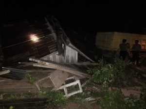 Supir Konsumsi Alkohol, Dump Truck Tabrak Rumah Warga