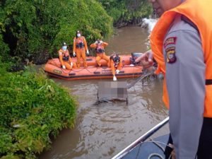 ABK Tenggelam di Sui Kapuas Ditemukan Nyangkut di Kayu