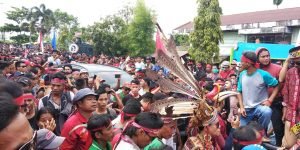 Ribuan Massa Demo Pengadilan Negeri Sintang