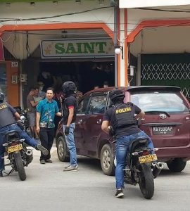 Tas dan Dokumen Raib Dibawa Kabur Pelaku Pecah Kaca Mobil