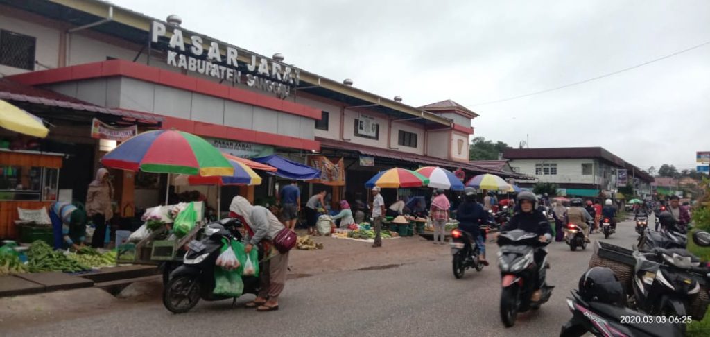 Kios Pasar Jarai di Kota Sanggau.