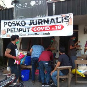 Lawan Covid-19, Jurnalis Pontianak Bagikan Sembako