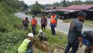 Pemicu Banjir di Sanggau Drainase Tersumbat Sampah