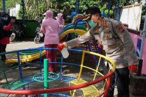 Polresta Pontianak Lakukan Penyemprotan Disinfektan