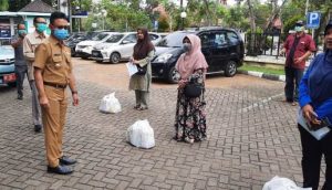 Pedagang Kantin Sekolah Terima Bantuan Stimulus Dampak Covid-19