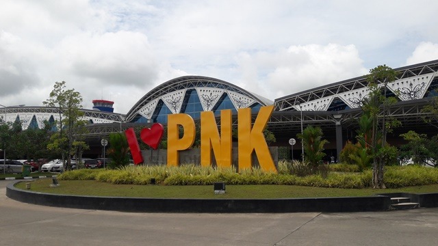 Kementerian Perhubungan akhirnya telah menjadikan Bandara Supadio dari status internasional menjadi domestik.