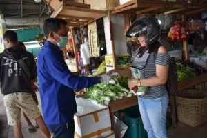 Nasdem Sintang Bagikan Masker Gratis