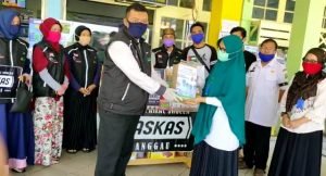 Komunitas Belajar Sedekah Hadiahi Tenaga Medis Suplemen dan Multivitamin