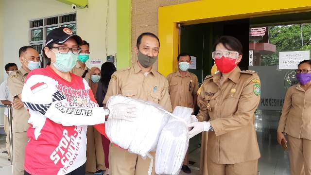 Donatur Luar Kalbar Bantu APD ke Singkawang