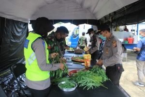 Dapur Umum di Sekadau Berbagi Untuk Pekerja Informal