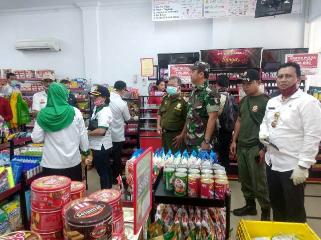 Komisi II DPRD Sanggau Sidak Pasar di Kembayan. Gula Tembus Rp25 Ribu