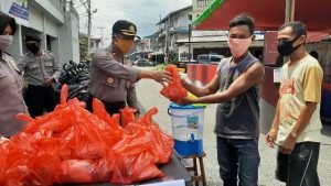Dapur Lapangan di Singkawang Bagikan 200 Nasi Bungkus