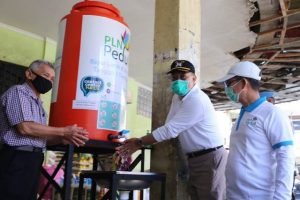 PLN Kalbar Kucurkan Rp100 Juta Bantu Tangani Covid-19