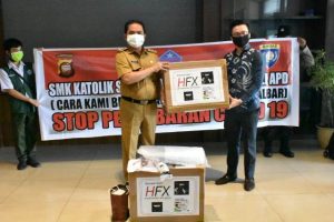 Pemkot Pontianak Terima Bantuan APD dari SMK Santa Maria