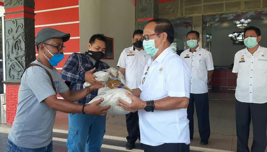 Wartawan Terdampak Covid-19 Terima Bantuan dari Wabup