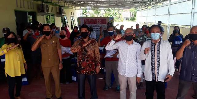 Gerakan Peduli DPRD – Fisip Untan Salurkan Bantuan di Serdam