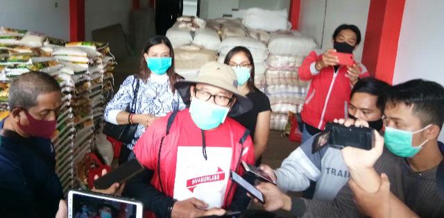 PDIP Kalbar Berikan Bantuan Sembako Kepada Wartawan