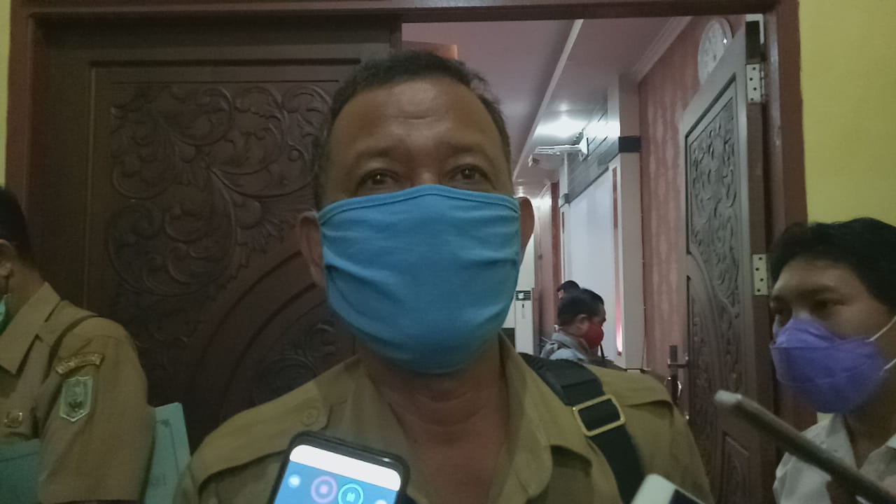 jemaah haji, jemaah haji batal berangkat, jemaah haji sanggau, sanggau, bupati sanggau