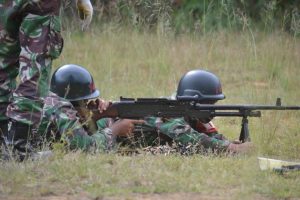 Siswa Dikjurtaif Abituren Dikmata TNI AD Latihan Menembak