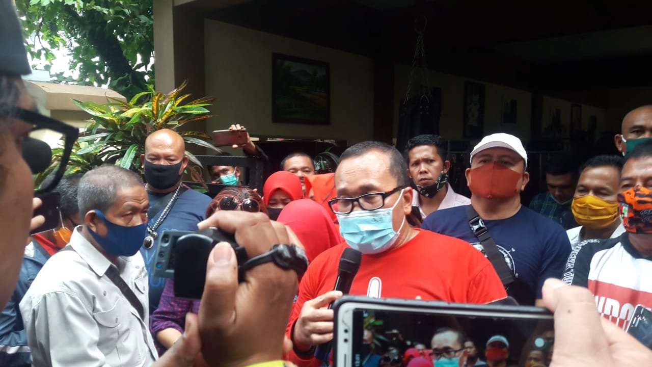 Sujiwo saat memberikan keterangan pers kepada wartawan alasan dirinya mundur dari jabatan Wakil Bupati Kubu Raya