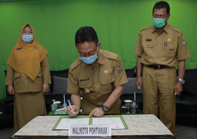 Wali Kota Pontianak Edi Rusdi Kamtono menerima LHP LKPD Tahun Anggaran 2019 melalui video conference yang berhasil meraih predikat WTP kesembilan kali