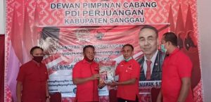 Anggota DPR RI Krisantus Bagikan Sembako