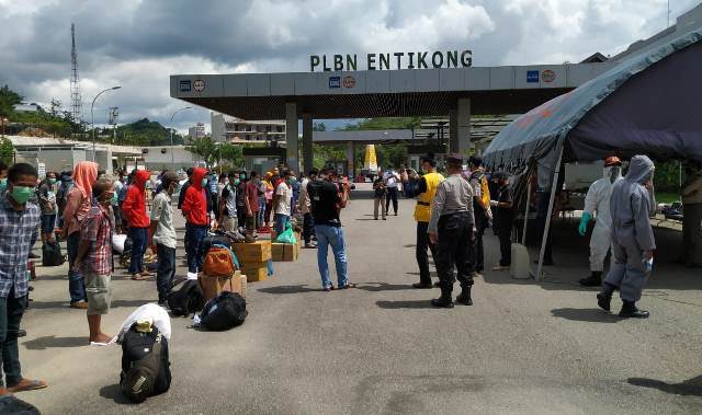 tki, pmi, deportasi malaysia, plbn entikong