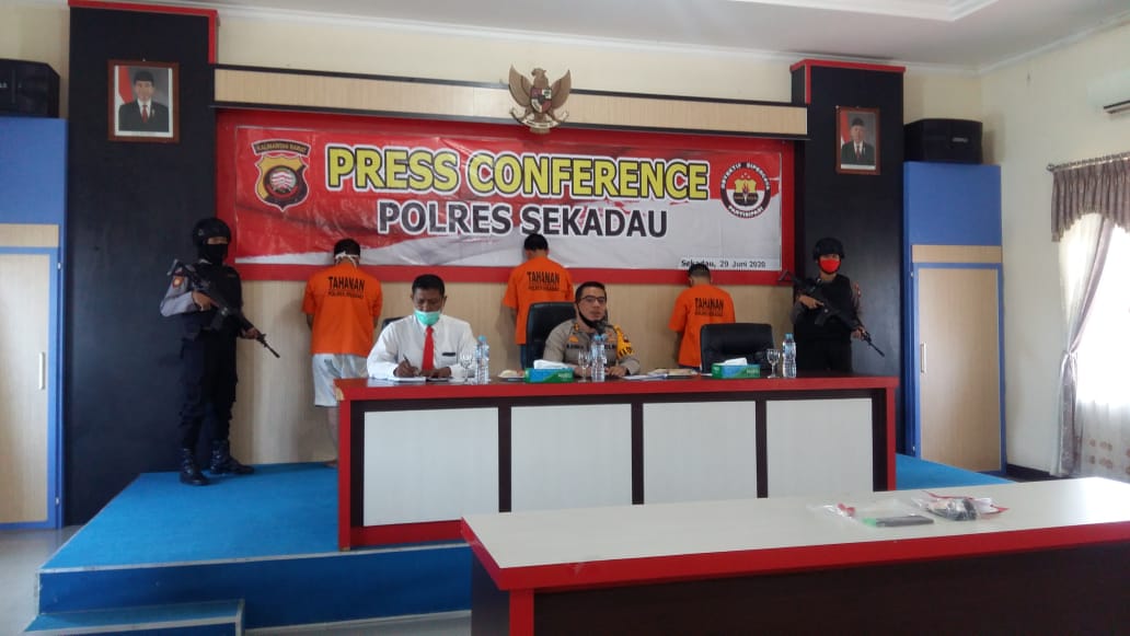 Kapolres Sekadau Marupa Sagala saat press release penangkapan pengedar sabu