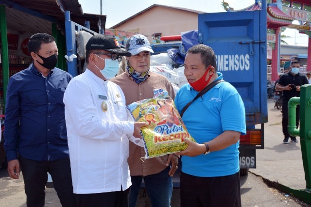 bantuan sembako, pemkab kubu raya, paket sembako, bantuan covid-19