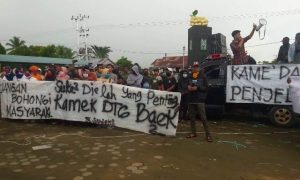 Demo Kantor Desa, Warga Punggur Kecil Tuntut Transparansi BLT dan Dana Desa