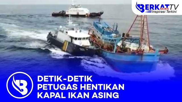 Petugas Kementerian Kelautan dan Perikanan menghentikan dua kapal vietnam yang sedang mencuri ikan di perairan Natuna