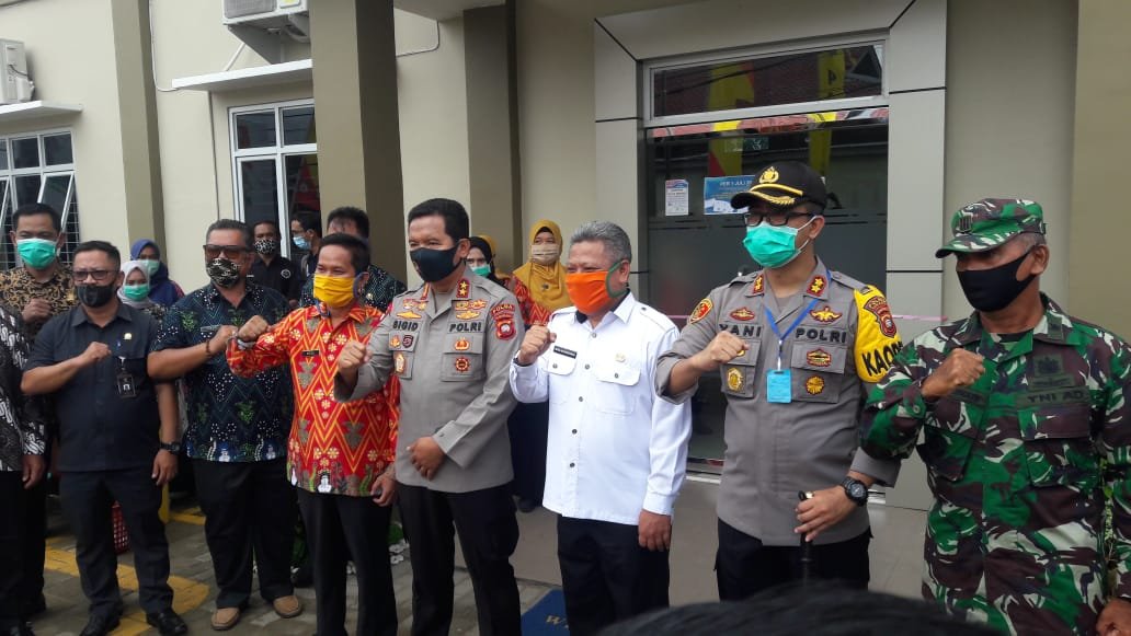 Launching Kampung Mandiri Tangguh Nusantara di Desa Parit Baru oleh Kapolda Kalbar, Wakapolda Kalbar, Bupati Kubu Raya, Dandim 1204/BS, Anggota DPRD Kubu Raya.