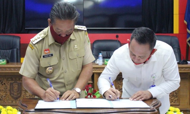 Penandatangan kesepakatan bersama Pemkab Sanggau dengan BP Jamsostek