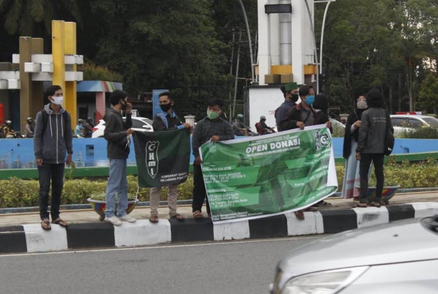 HMI Komisariat Dakwah Cabang Pontianak menggelar aksi penggalangan dana untuk membantu korban puting beliung di Kota Pontianak