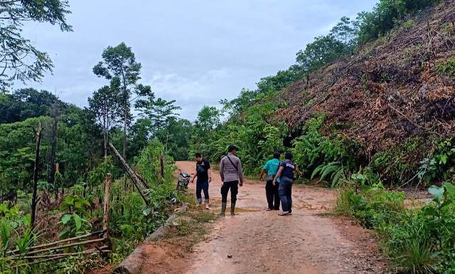 Proses pencarian terhadap bocah tiga tahun yang menghilang tiba-tiba selama seminggu namun belum membuahkan hasil sehingga tim SAR gabungan menghentikan pencarian.