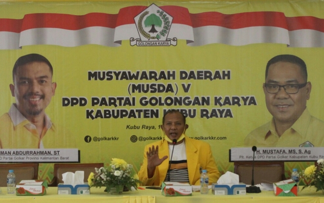 Ketua Harian DPD Partai Golkar Kalbar Adang Gunawan menutup Musda V DPD Partai Golkar Kubu Raya.