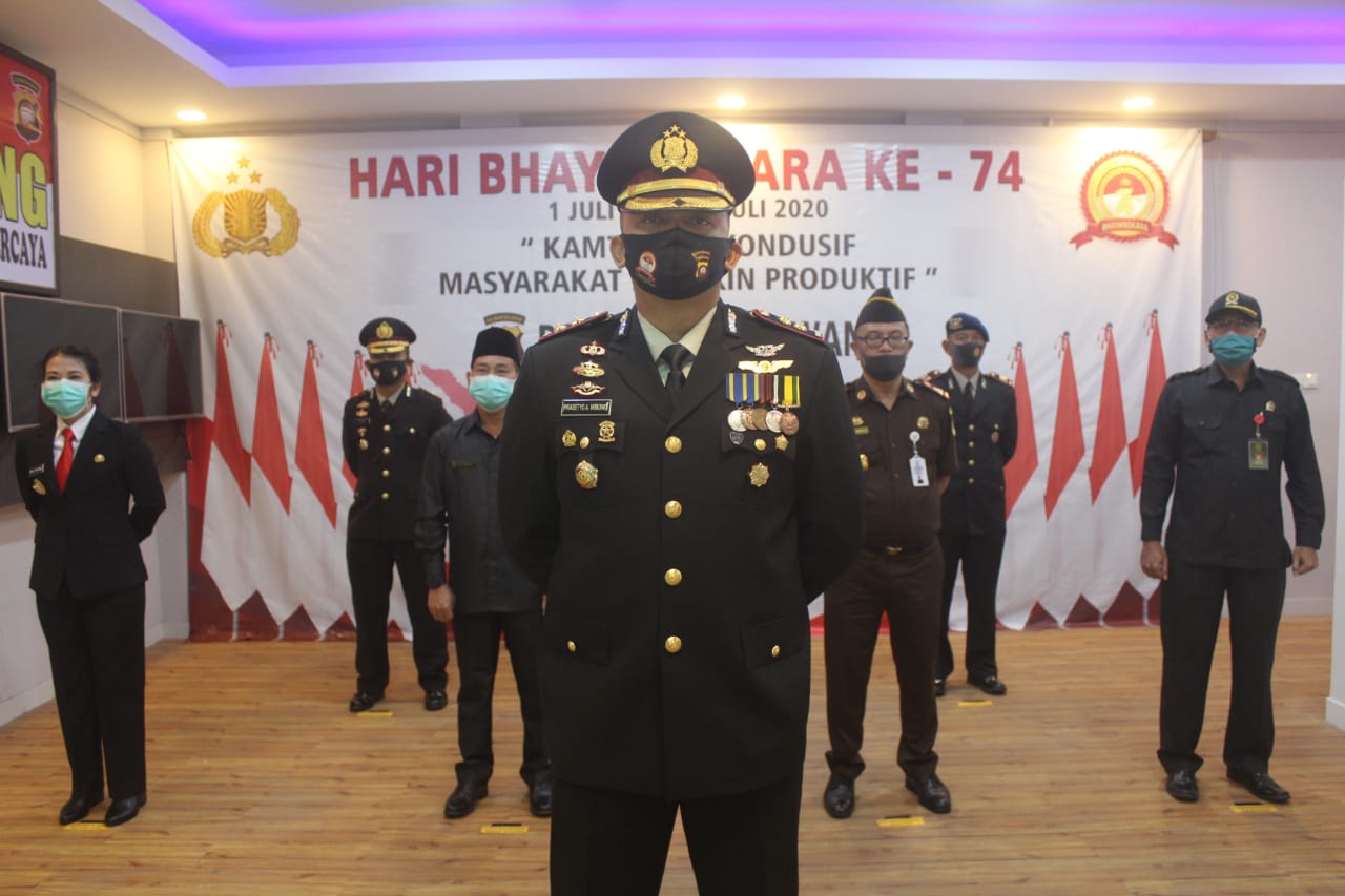 Kapolres Singkawang bersama Forkompinda mengikuti upacara HUT Bhayangkara secara virtual