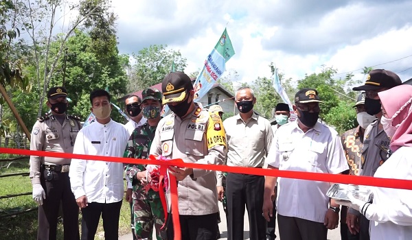 Kampung Tangguh yang terletak di Desa Tanjung, Kecamatan Sekadau Hilir diresmikan oleh Kapolres Sekadau, Marupa Sagala