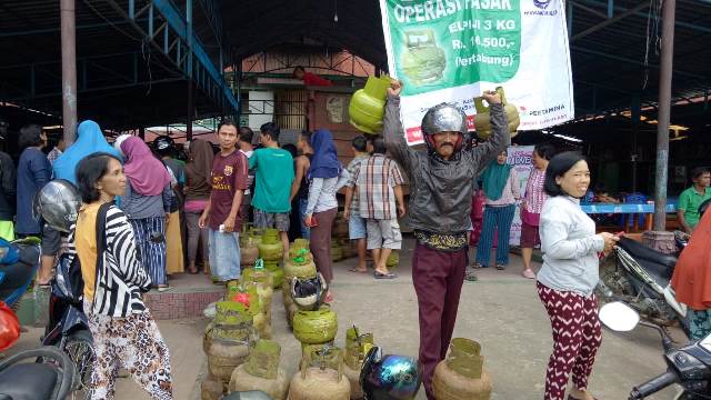 Warga Sanggau Kesal Gas LPG 3 Kg Capai Rp25 Ribu