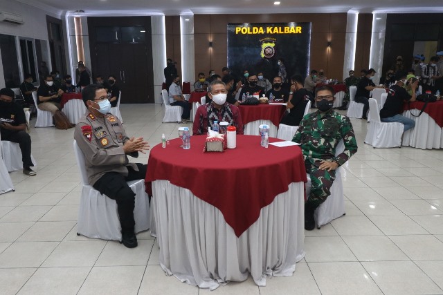 Kapolda Kalbar, Gubernur Kalbar dan Pangdam XII/Tpr saat silaturahmi bersama insan pers di Mapolda Kalbar.