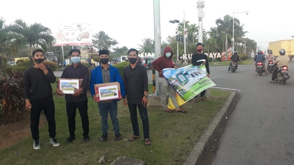 Pergerakan Mahasiswa Islam Indonesia (PMII) Komisariat Stidar Cabang Kubu Raya menggelar aksi penggalangan dana untuk pembangunan masjid.