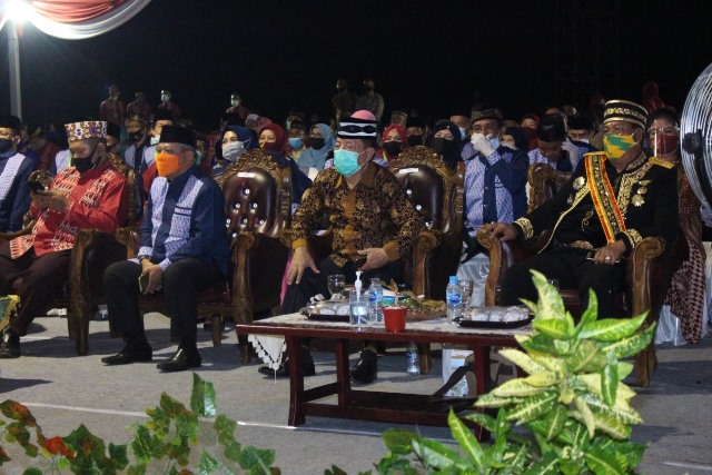 Wakil Bupati Sanggau Yohanes Ontot bersama kepala daerah lainnya saat menghadiri MTQ ke-28 tingkat provinsi di Sekadau