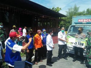 Pemprov Kalbar Salurkan 35 Ton Beras ke Daerah Banjir