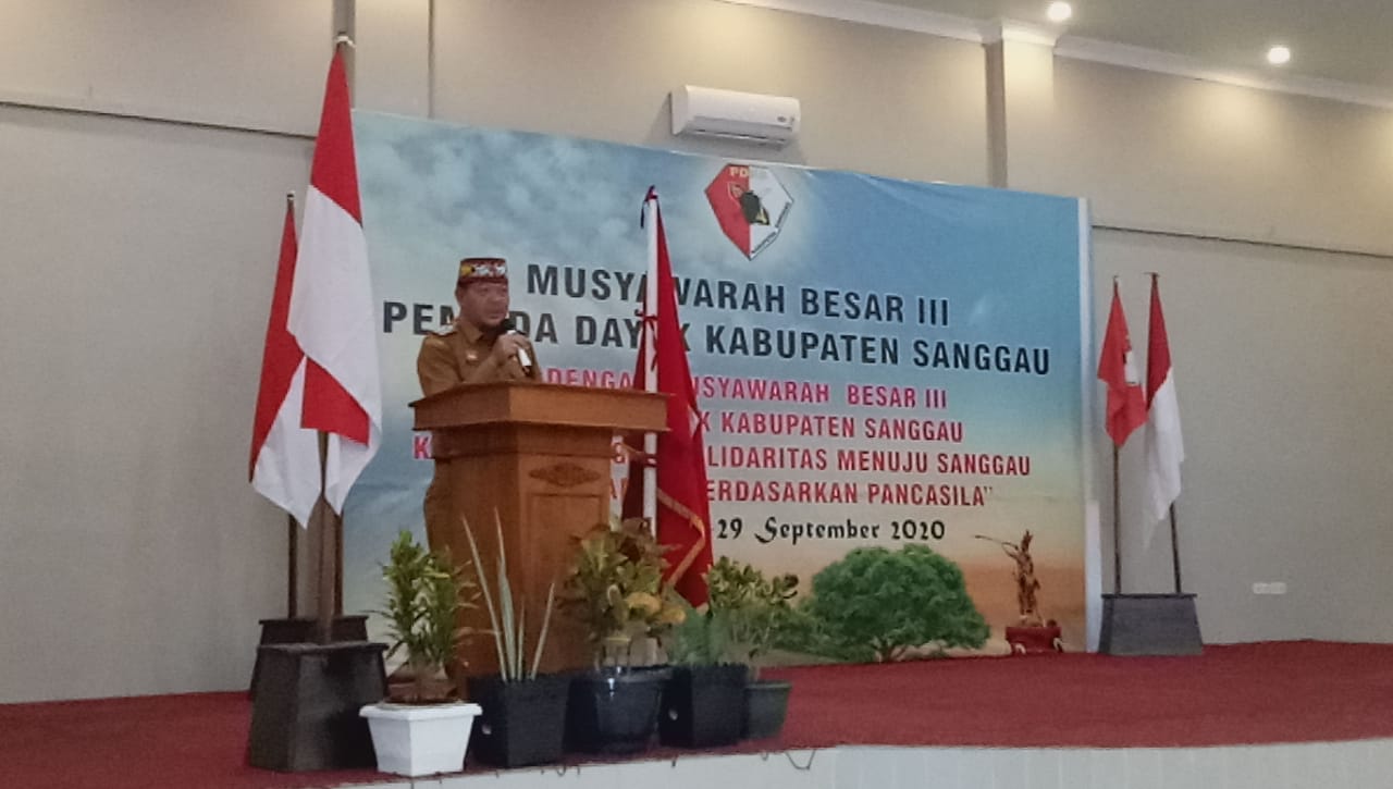 Bupati Sanggau saat buka Mubes PDKS ke-3, Senin (28/9).