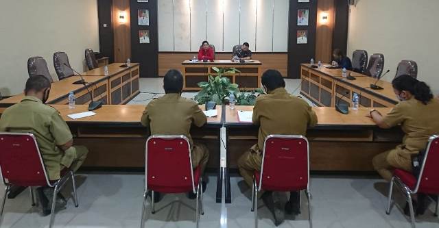Rapat kerja Komisi II DPRD Sanggau - TP5K dan instansi terkait membahas tentang loading ramp ilegal.
